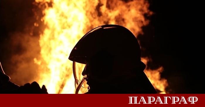 Двама души са пострадали при пожари през изминалото денонощие Екипите