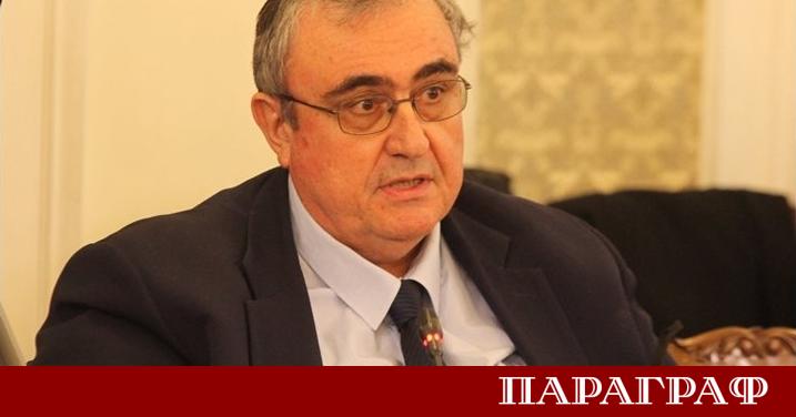 Неяснотата около евентуалното навлизане на президента Румен Радев в активната