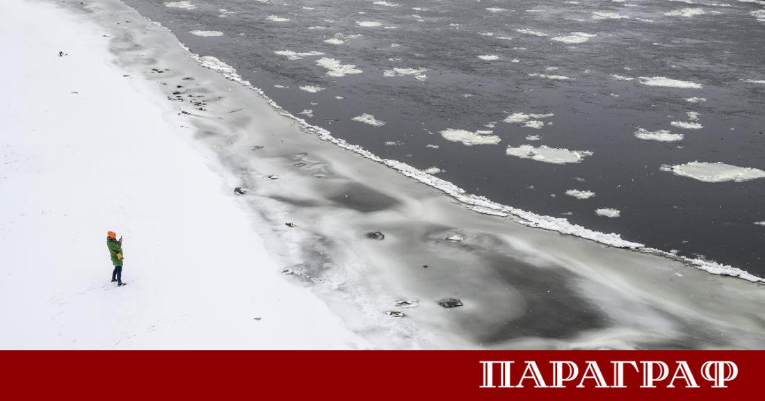 Гигантски ледени блокове са парализирали корабоплаването по река Елба в