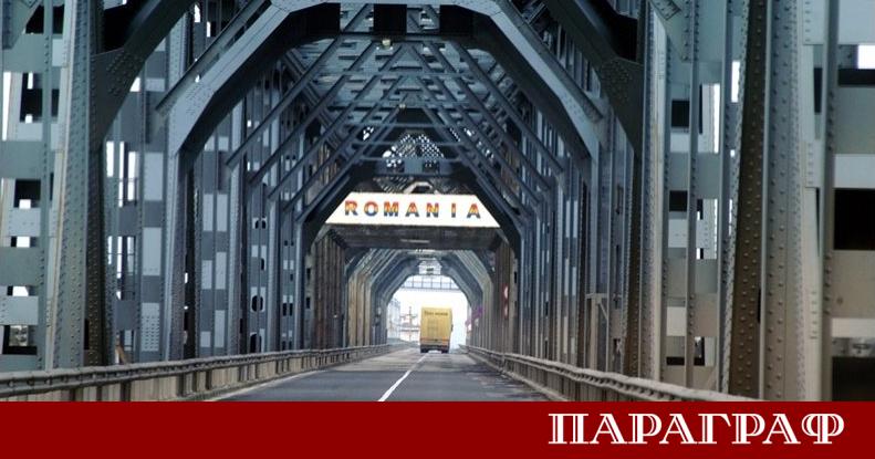 Ремонтните дейности по Дунав мост при Русе напредват От тротоарните