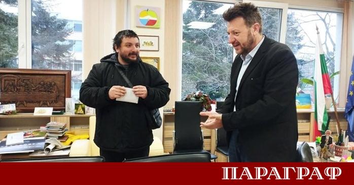 Кметът на столичния район Слатина Георги Илиев лично предаде изгубена