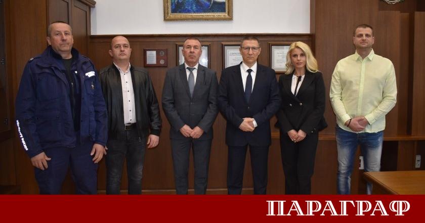 И ф главен прокурор Борислав Сарафов награди трима служители на