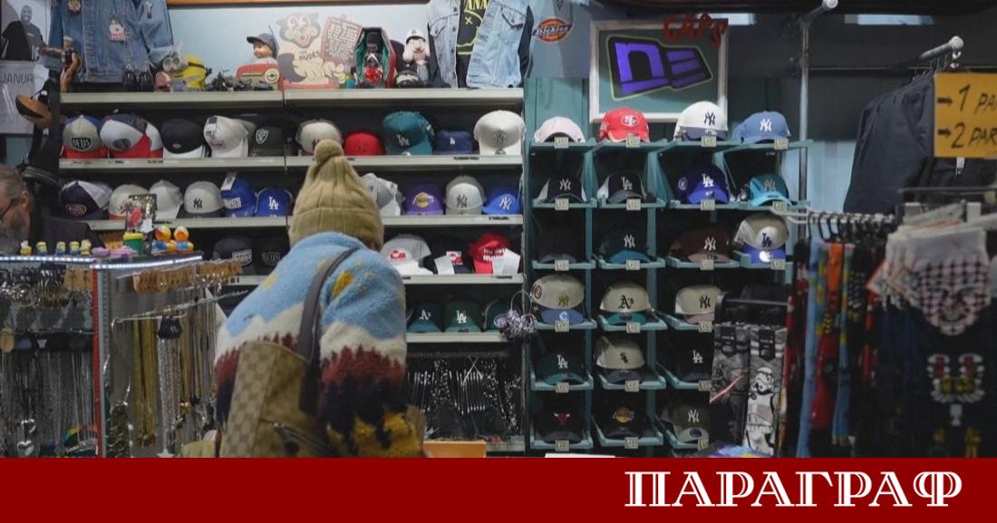 Шеговитите червени бейзболни шапки вдъхновени от Доналд Тръмп се превърнаха