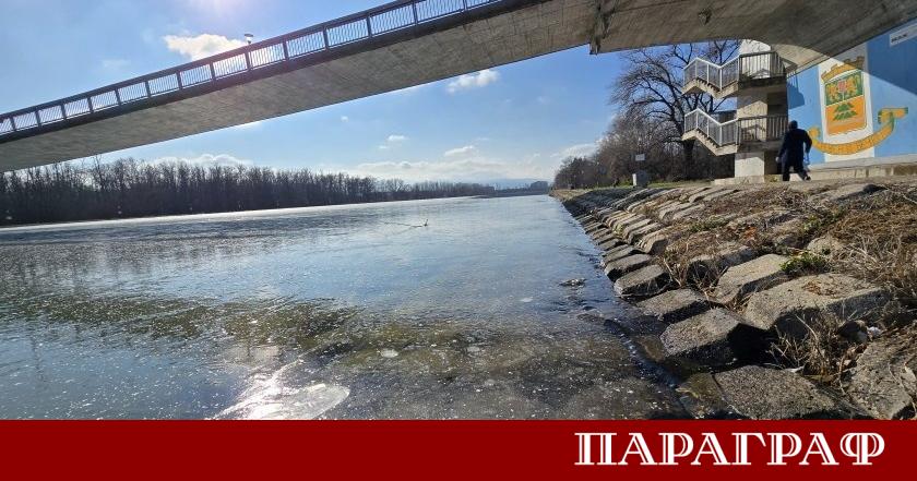 Млада жена е спасена от удавяне и хипотермия след като