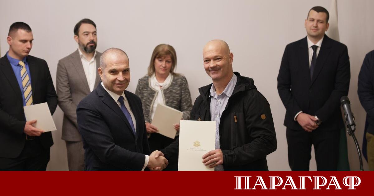 Първите договори за изграждане на бързи зарядни станции по пътната