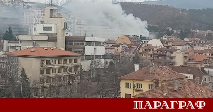 Пожар избухна в стара къща в Благоевград само на стотина