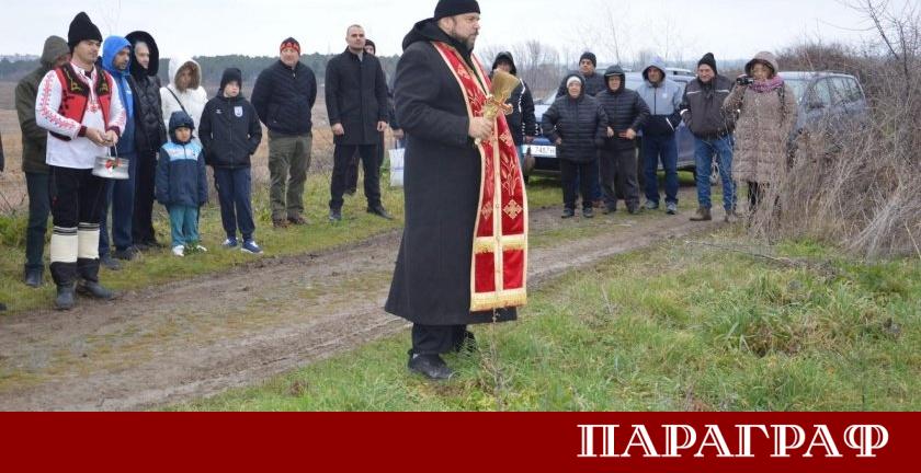 Жителите и гостите на Черноморец почетоха традицията на Трифон Зарезан