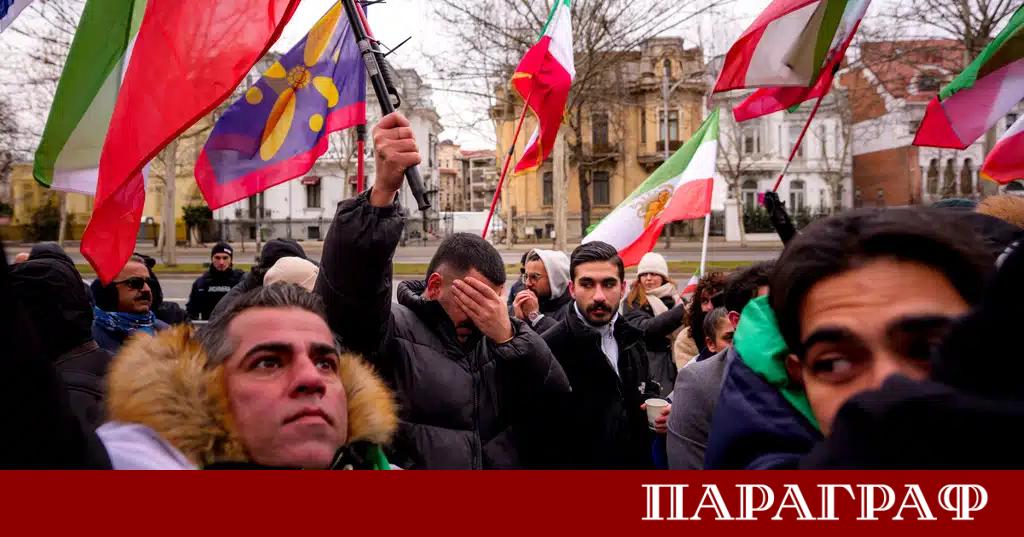 Стотици иранци живеещи в Румъния организираха мащабна демонстрация в центъра