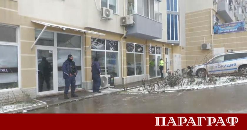 Полицията влезе в козметичен салон в бургаския комплекс Меден рудник