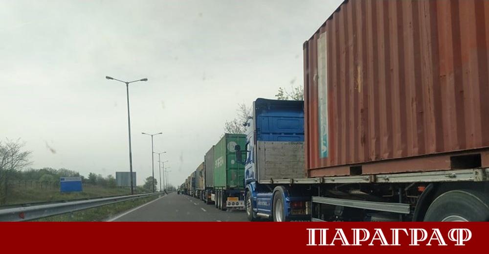 Към 6 00 ч тази сутрин трафикът на граничните контролно