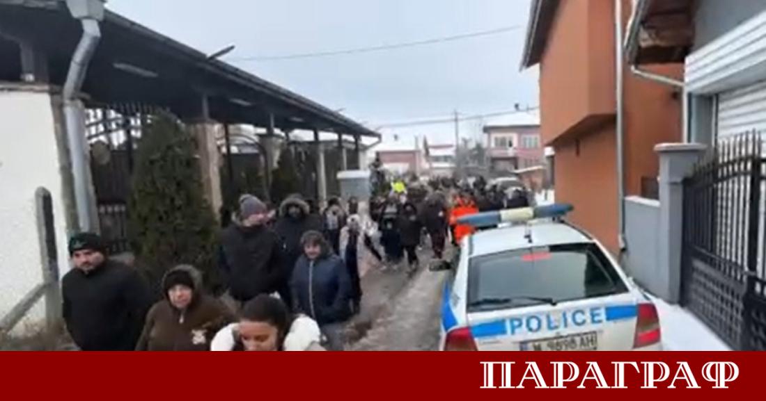 Жителите на ломския квартал Стадиона организираха масов протест срещу решението