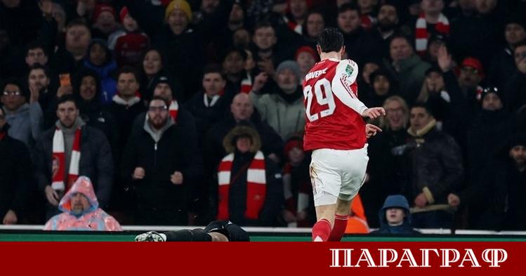 Лидерът във Висшата лига Арсенал стана първият финалист в турнира