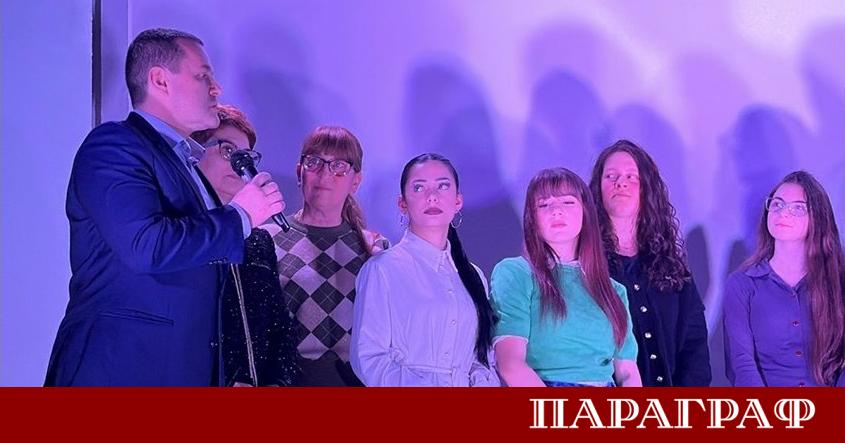 В Русе се състоя емоционалната премиера на театралния спектакъл Осмият