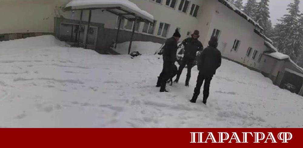 Министерството на вътрешните работи разпространи кадри от охранителни камери в