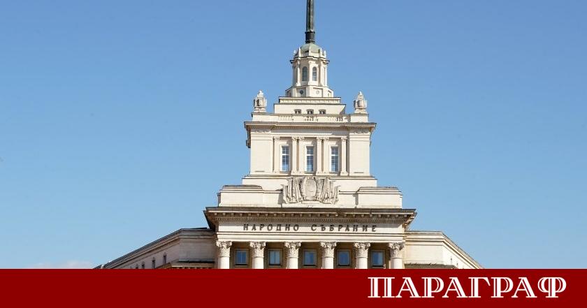 Лидерът на ДСБ Атанас Атанасов внесе официално искане за свикване