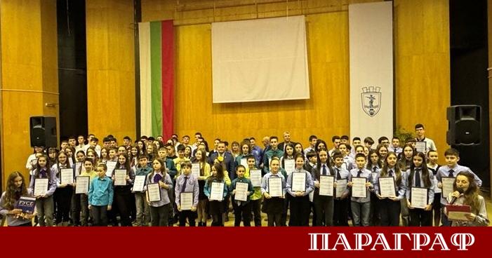 Кметът на Община Русе Пенчо Милков отличи 134 изявени ученици