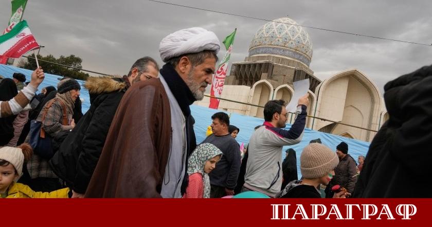 Иран чества 47 ата годишнина от Ислямската революция в момент