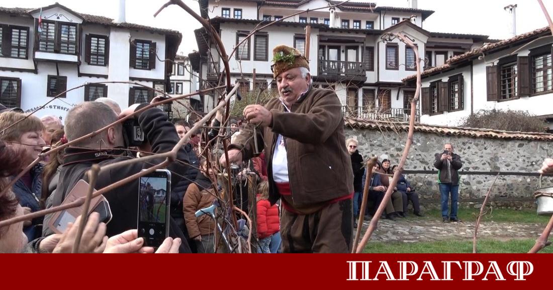 Жители и гости на Златоград изпълниха улиците на Стария град