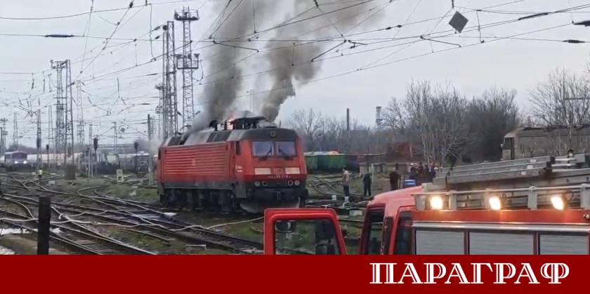 Електрически локомотив се запали на територията на железопътния възел в