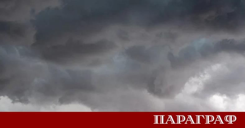 Оранжев код за силен вятър е в сила за град