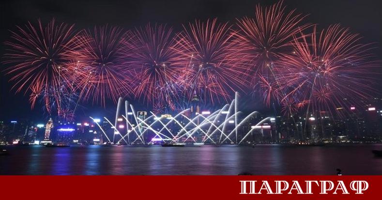 Пристанище Виктория в Хонконг стана сцена на впечатляващо 23 минутно