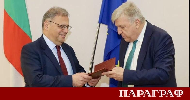 Юлиан Попов официално пое поста министър на околната среда и