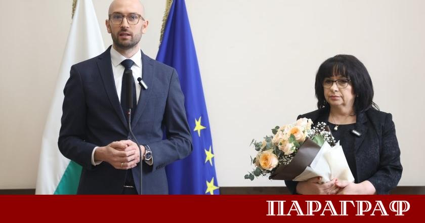 Досегашният министър на финансите Теменужка Петкова официално предаде поста на