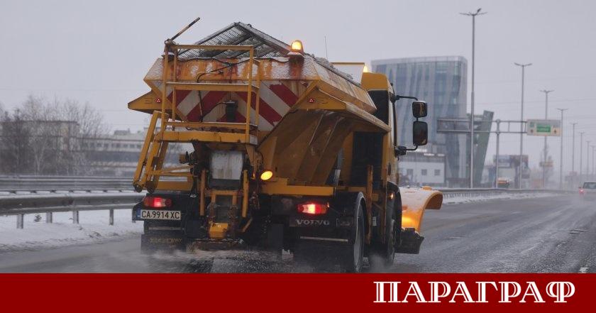 Столичната община започна масирани обработки на уличната мрежа със смеси