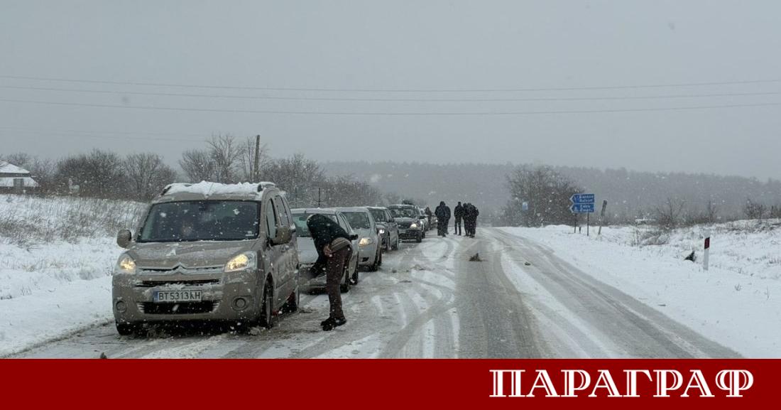 Тежък пътен инцидент затрудни трафика по главния път София –