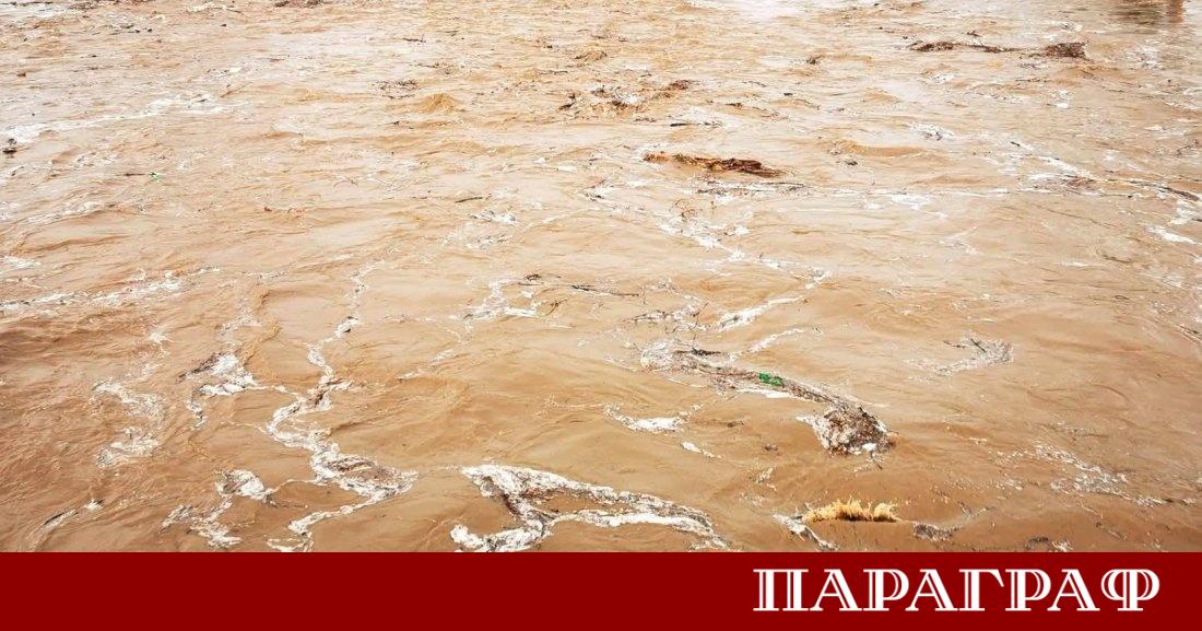 Нивото на река Черни Лом край три села в община