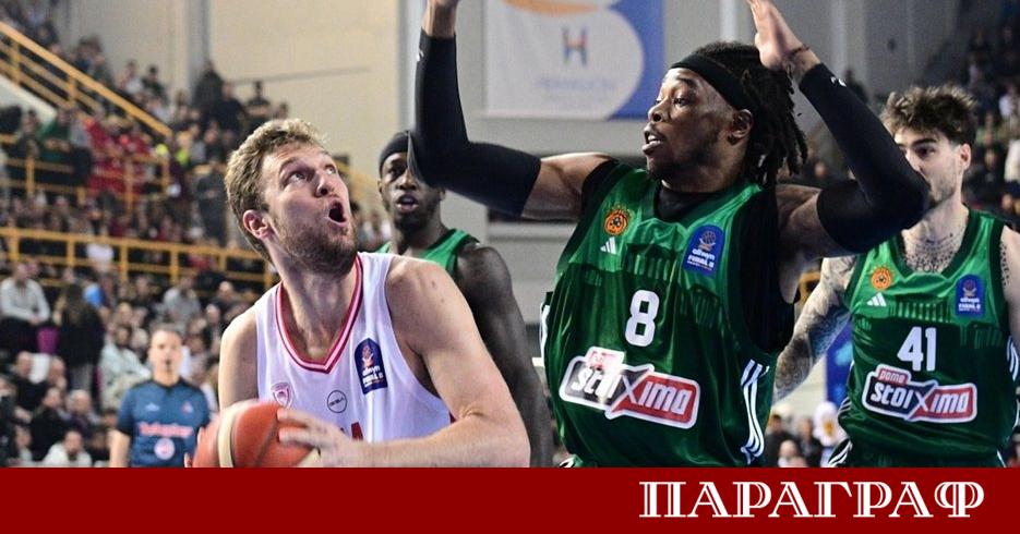 Българският баскетболен ас Александър Везенков и неговият Олимпиакос претърпяха поражение