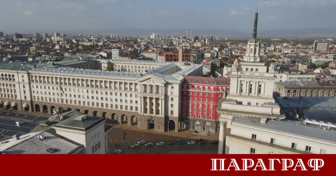 Първите стъпки на служебното правителство с премиер Андрей Гюров предизвикаха