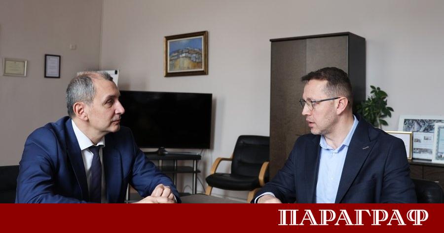 Министърът на здравеопазването доц Михаил Околийски официално отмени решението за