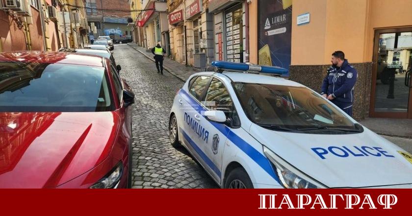 Полицията в Пловдив отцепи отсечка от малка улица в централната