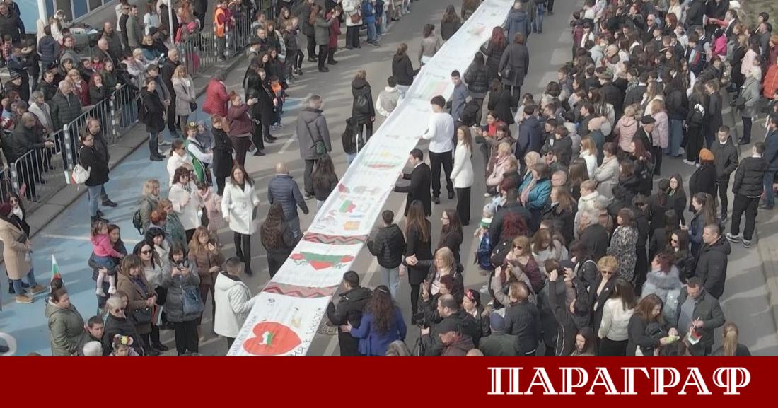 Ученици от Димитровград изпратиха уникално послание по случай националния празник