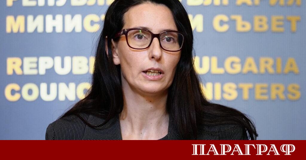 Министърът на регионалното развитие и благоустройството Ангелина Бонева официално подаде