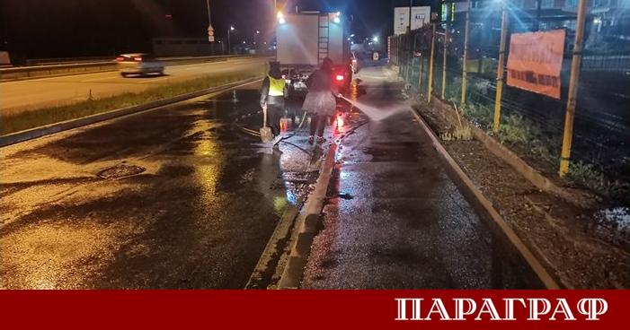 Столична община продължава мащабното миене на уличната мрежа с автоцистерни