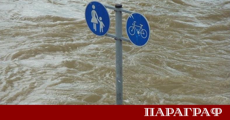 Внезапни наводнения на индонезийския остров Бали доведоха до смъртта на