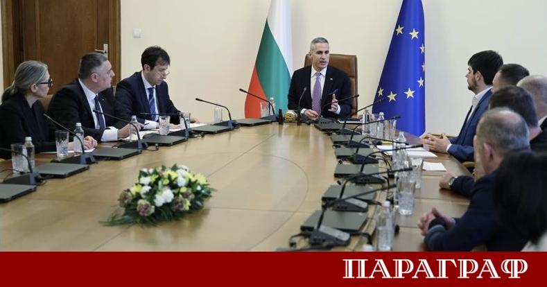 Премиерът Андрей Гюров проведе ключова среща с представители на транспортния