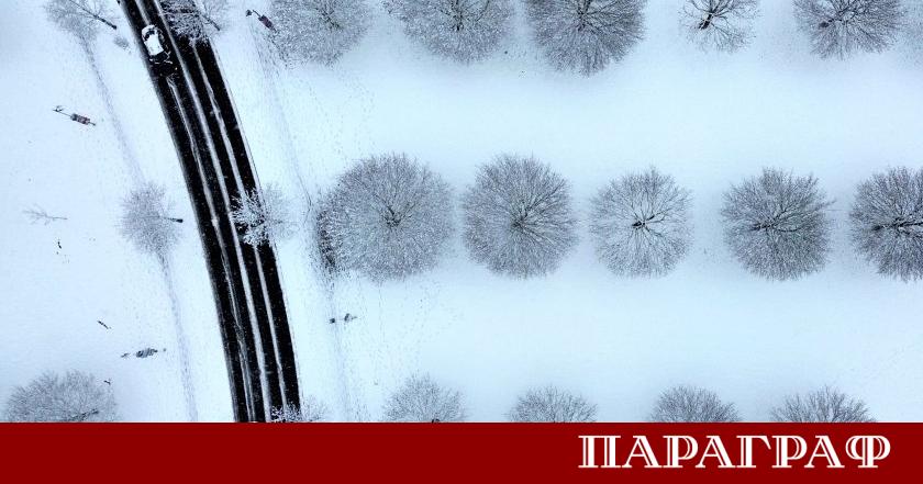 Зимните условия се завърнаха неочаквано в големи части от Централна
