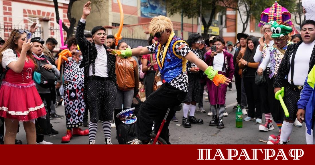 Десетки клоуни излязоха на протест по улиците на боливийската столица
