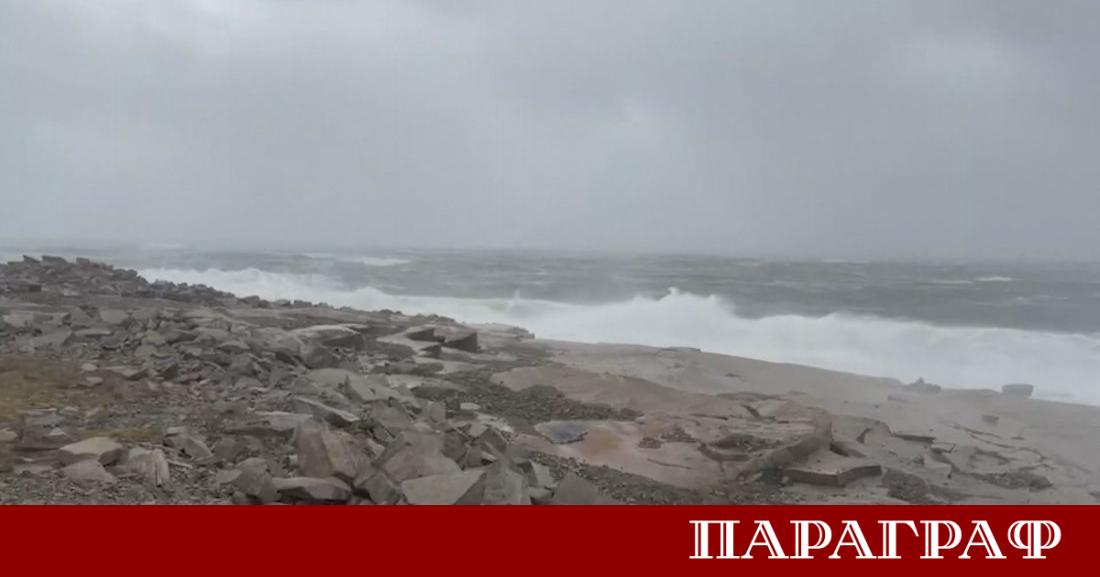 Мощната буря Дейв преминава през Северна Европа и причинява сериозни