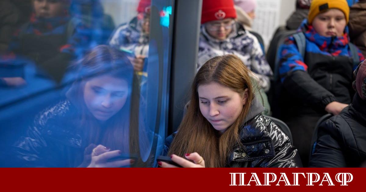 Блокирането на популярните комуникационни платформи WhatsApp и Telegram предизвиква безпрецедентна
