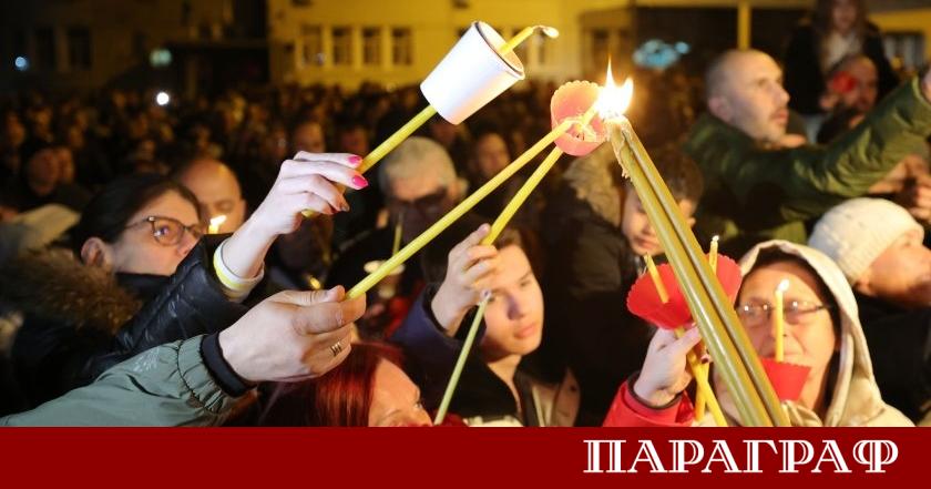 Храмовете в цяла България посрещнаха Благодатния огън с тържествени литургии