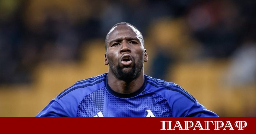 Нападателят на Левски Мустафа Сангаре вероятно няма да бъде на