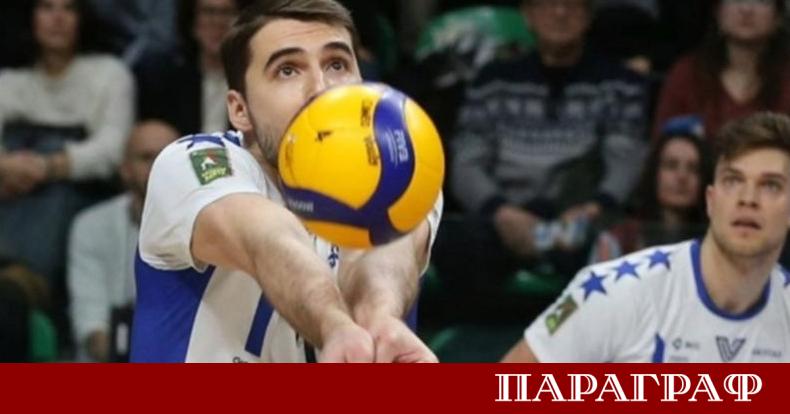 Българският волейболен национал Мартин Атанасов ще продължи своята професионална кариера