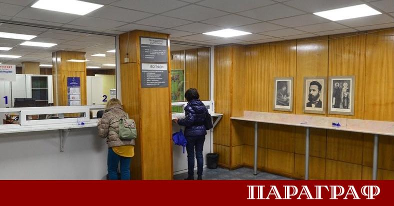 България е изправена пред парадоксална ситуация в която държавният апарат