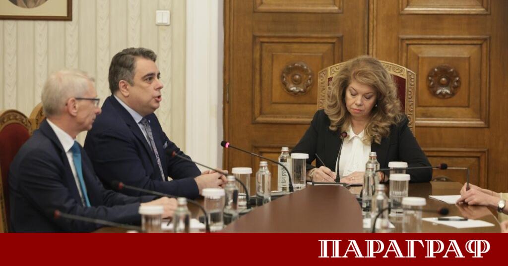 Лидерът на Продължаваме промяната Асен Василев представи подробен икономически анализ