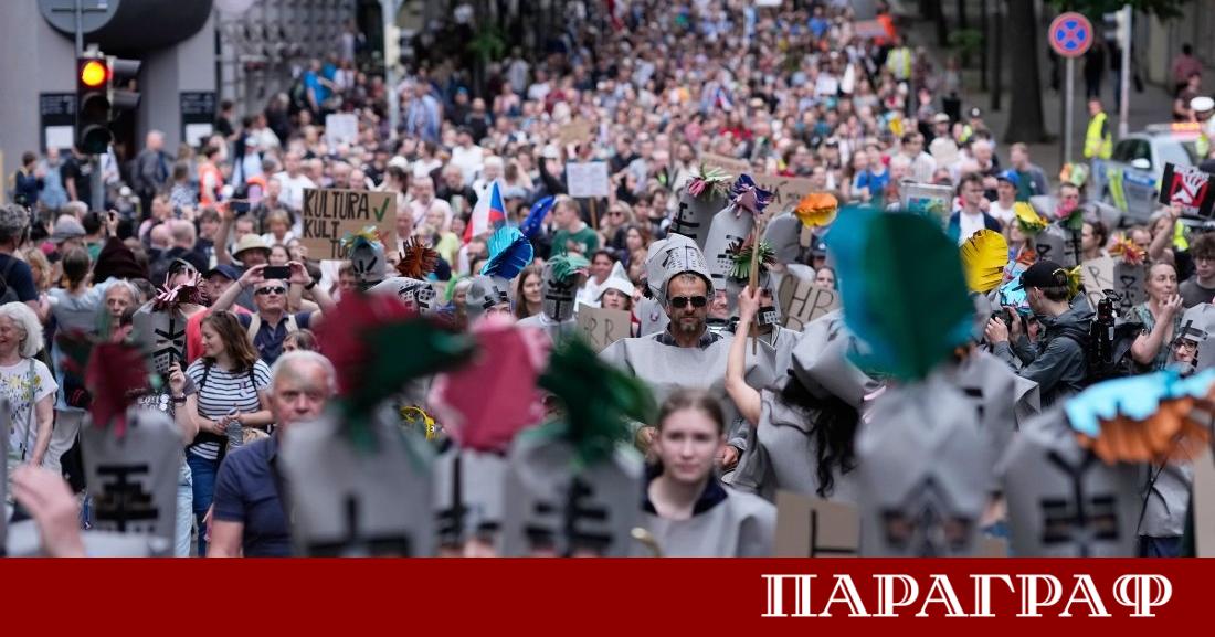 Хиляди граждани изпълниха улиците на Прага в мащабна проява в