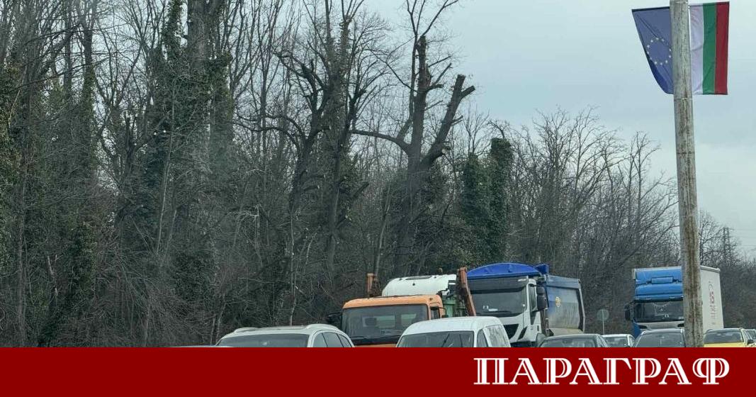 Празничните дни около Гергьовден традиционно предизвикват мащабно движение по основните